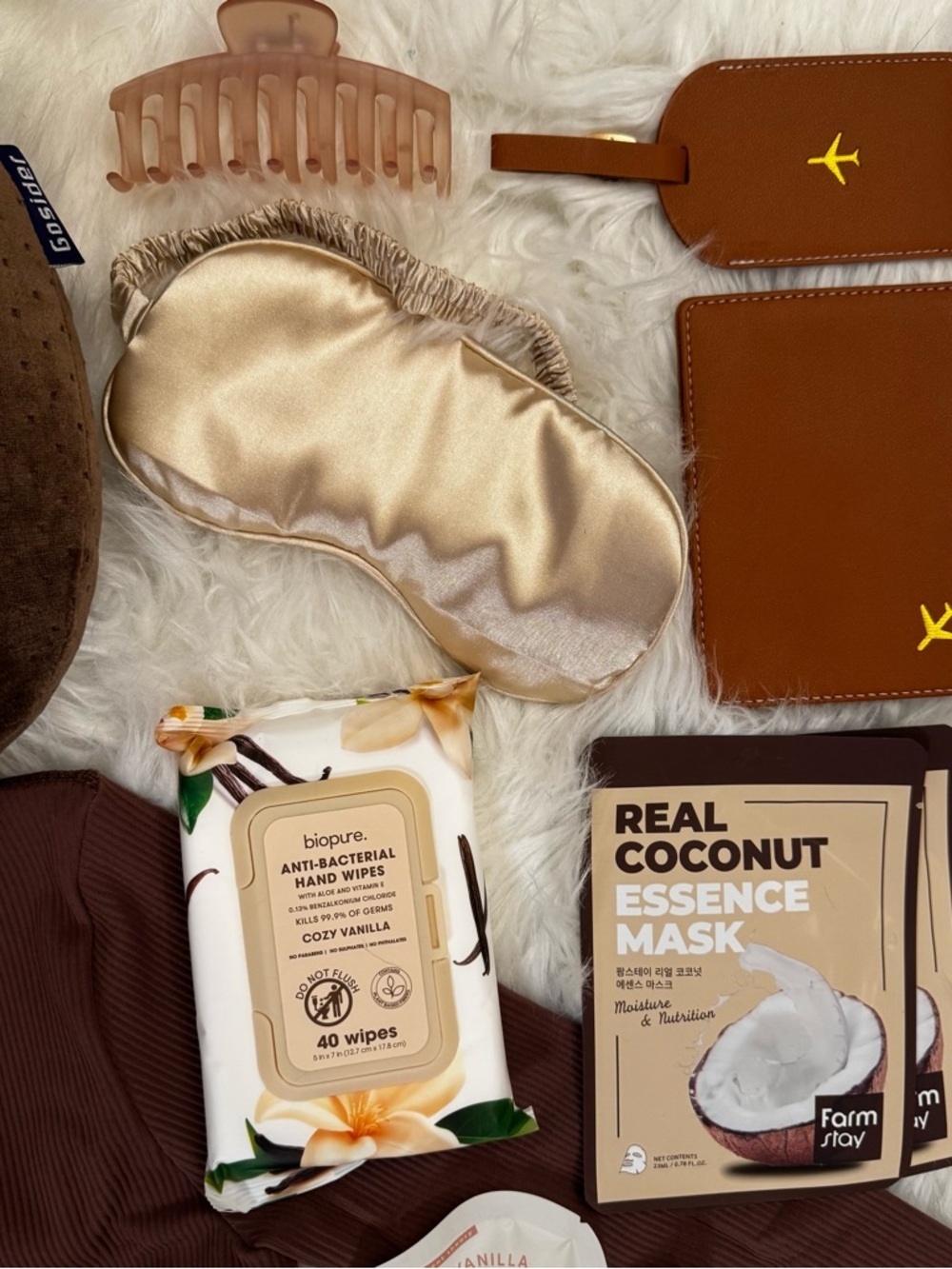 Travel Comfort Bundle Taupe Brown Neutral Set NWT Pillow Bag Skincare Essentials - Picture 8 of 10